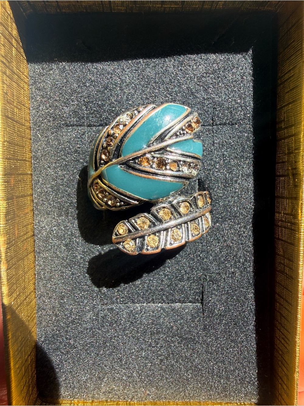 Ladies Ring 8.5 - Picture 5 of 7